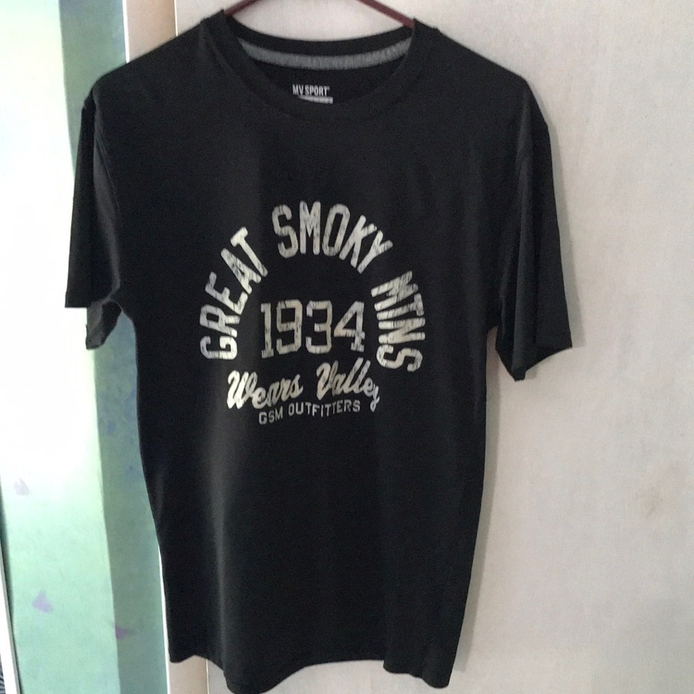 Great smoky mountain wears Valley‎ MV sport athletic medium shirt